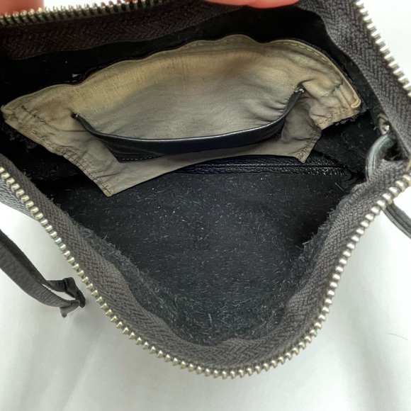 Roots leather crossbody! - Picture 4 of 6